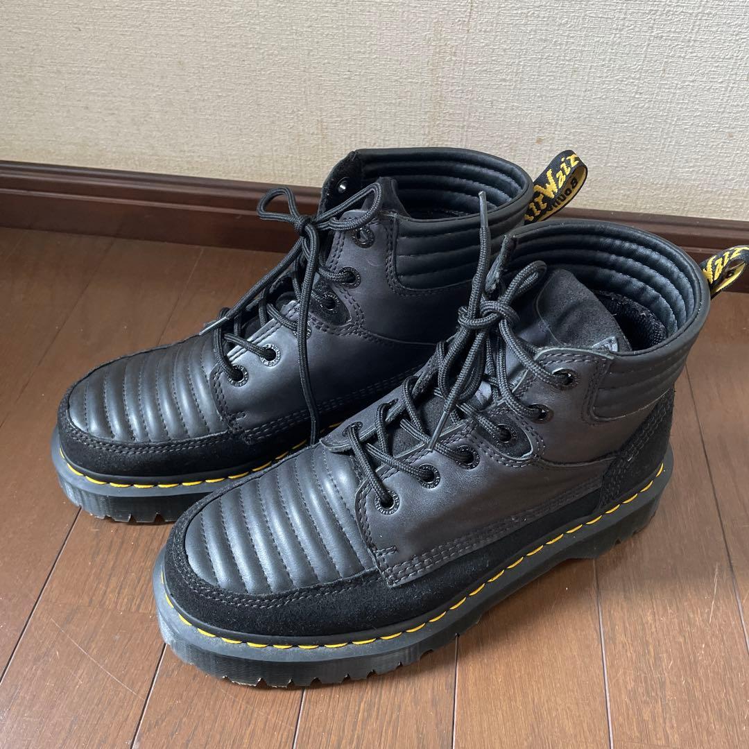 Dr.Martensブラック レザー とスエード ブーツ