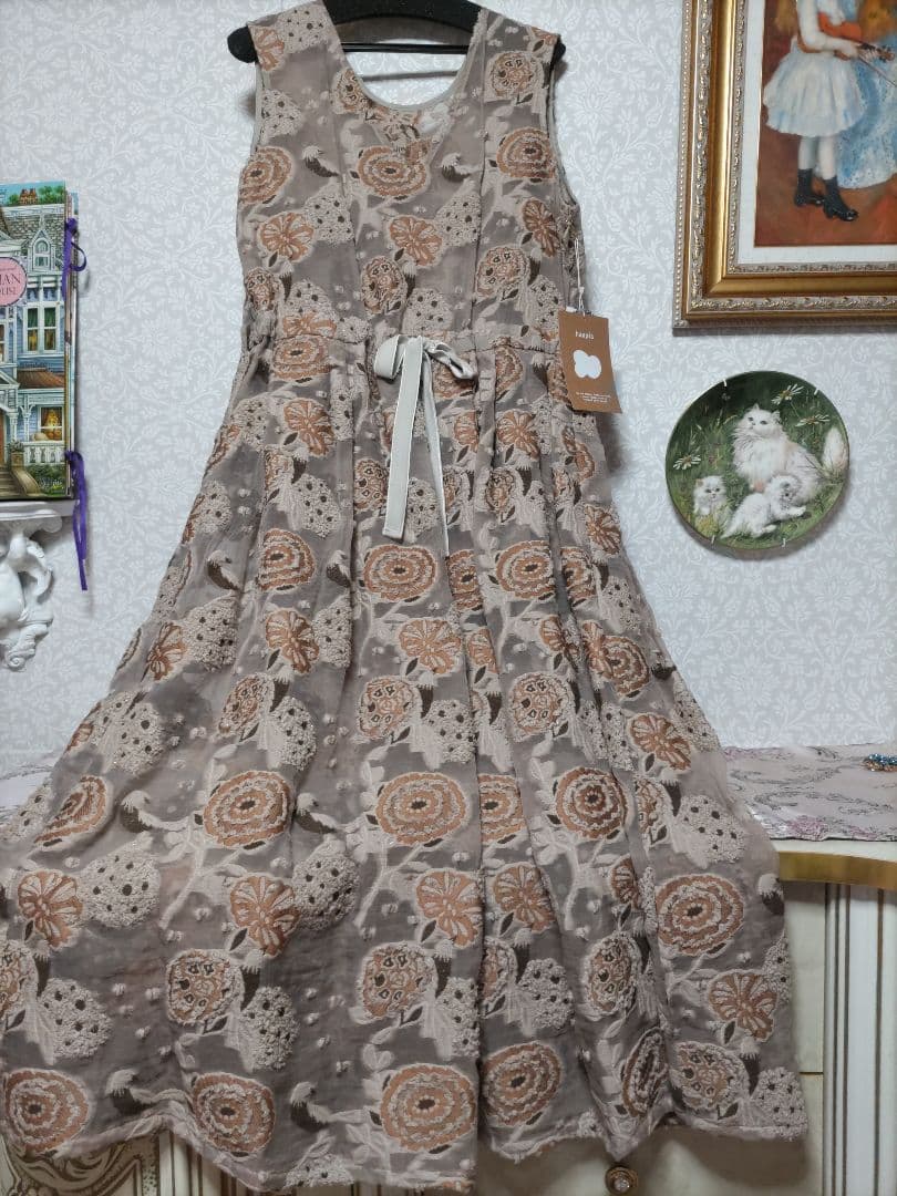 新品タグ付きhaupia ☆「薔薇色の冬」ワンピース☆プープレお好きな方にも 新品タグ付きhaupia ☆「薔薇色の冬」ワンピース☆プープレお好きな方にも