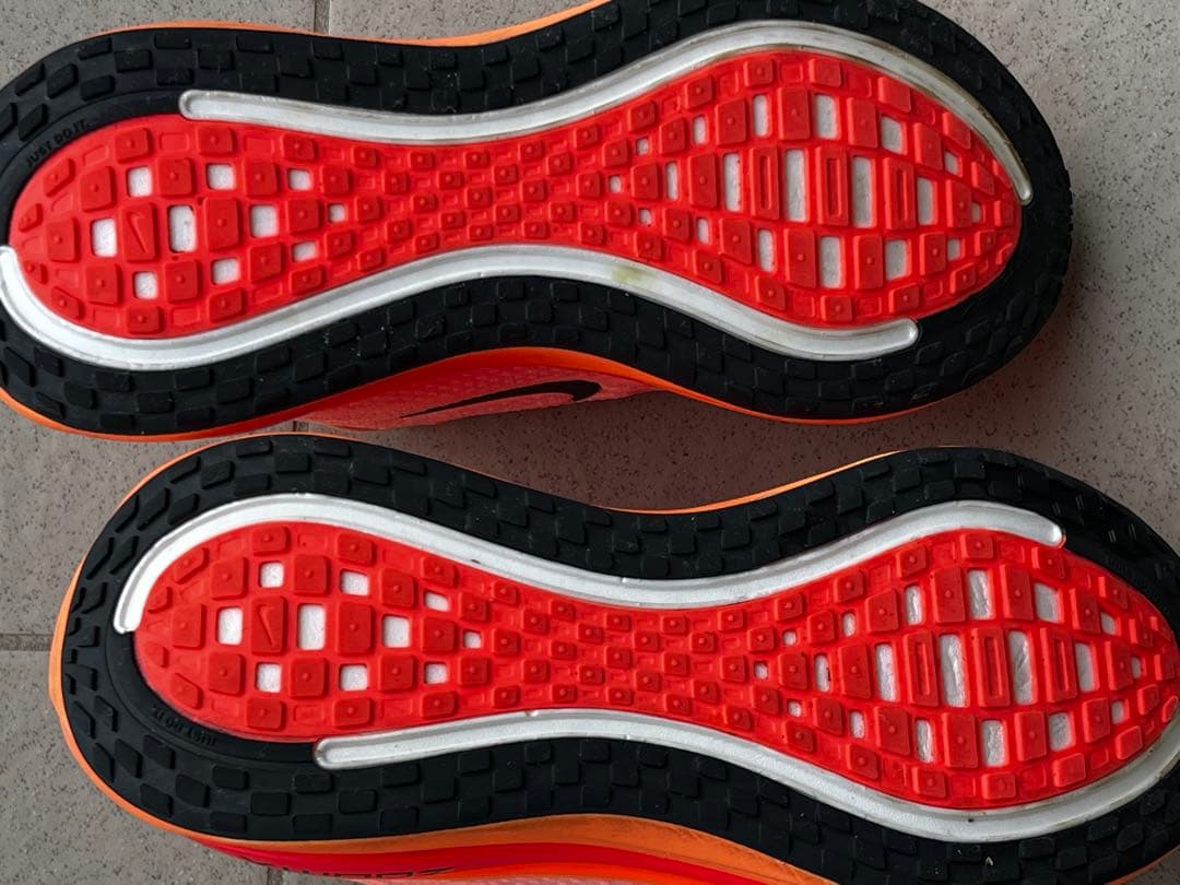 ナイキ ズーム ポメロプラス 27.0ランニングシューズ オレンジ きNIKE HRDEVELOPMENT_JP