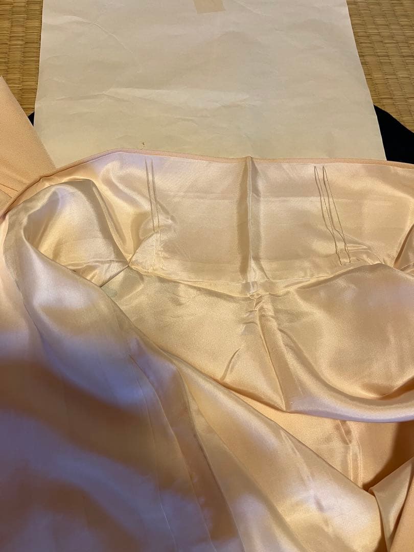 【正絹】訪問着 白い花と葉の模様 淡いベージュ