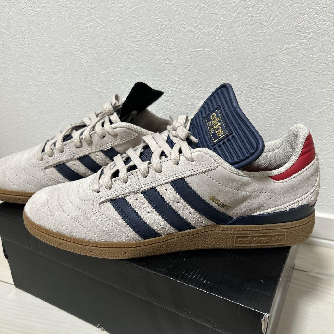 靴 adidas BUSENITZ