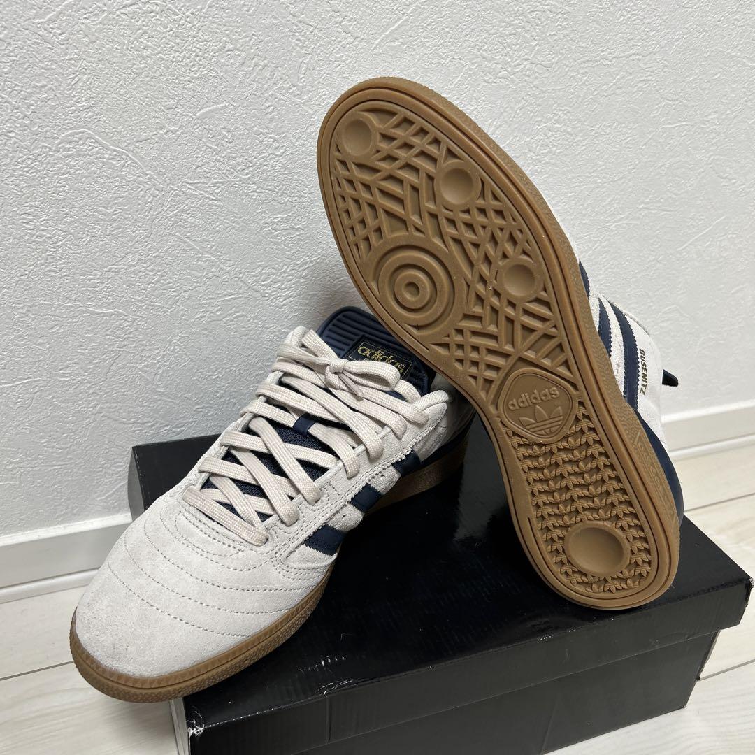 靴 adidas BUSENITZ
