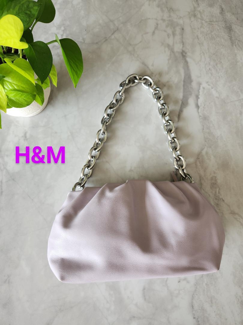 H&M 薄紫 フリルデザイン クラッチバッグ