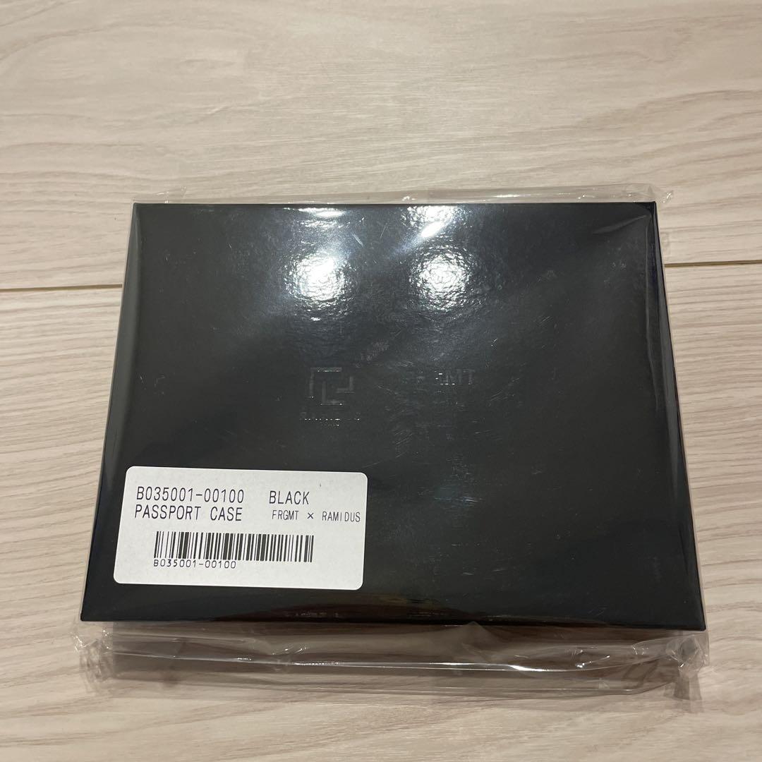 fragment design × RAMIDUS PASSPORT CASE