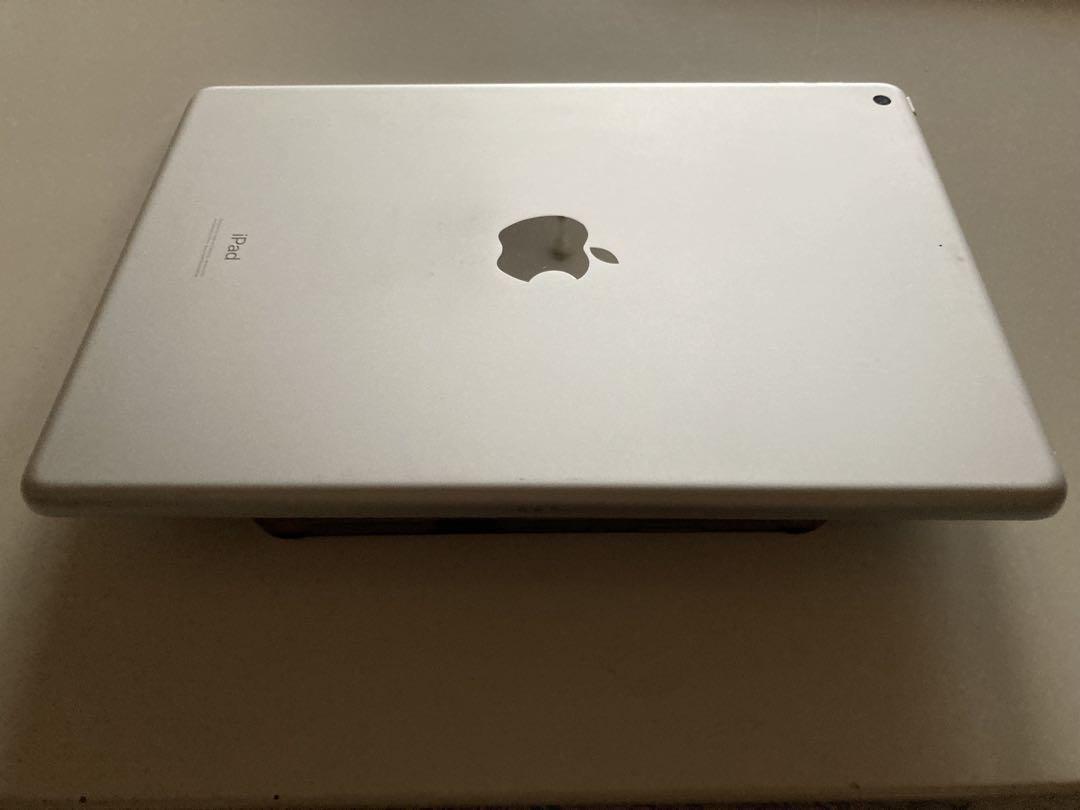 Apple iPad 10.2インチ シルバー