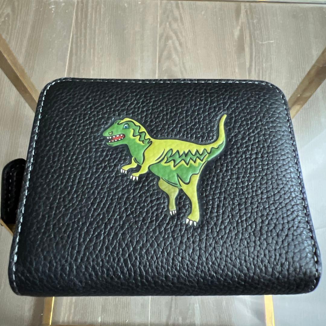 恐竜イラスト付き黒二つ折り財布