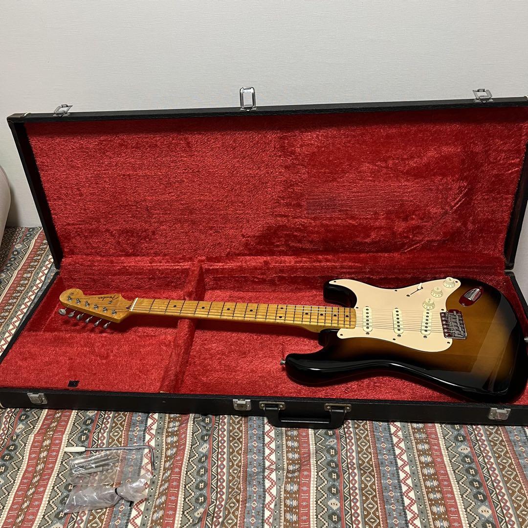 Fender Stratocaster サンバースト ハードケース付き Fender Stratocaster サンバースト ハードケース付き ギター