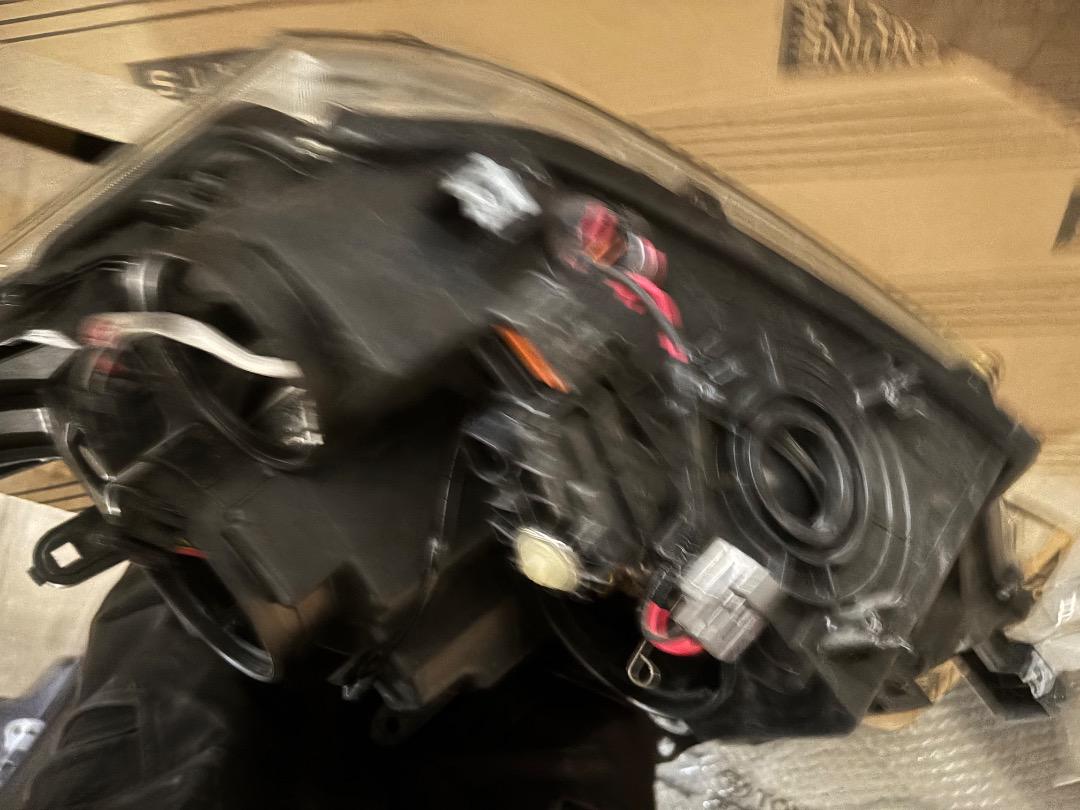 デリカ D5 ヘッドライト 右