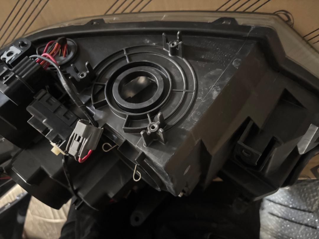 デリカ D5 ヘッドライト 右