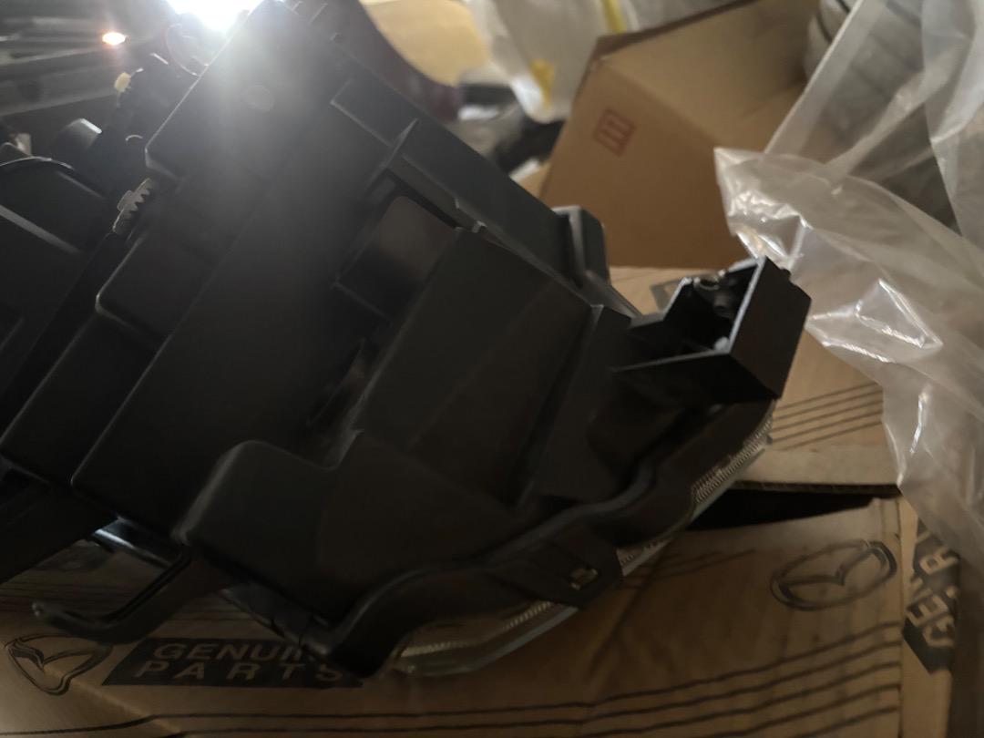 デリカ D5 ヘッドライト 右