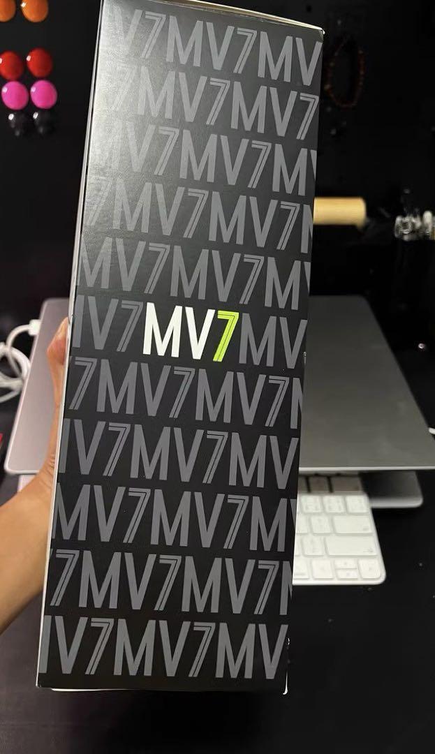 SHURE MV7 シルバー　PODCAST MICROPHONE
