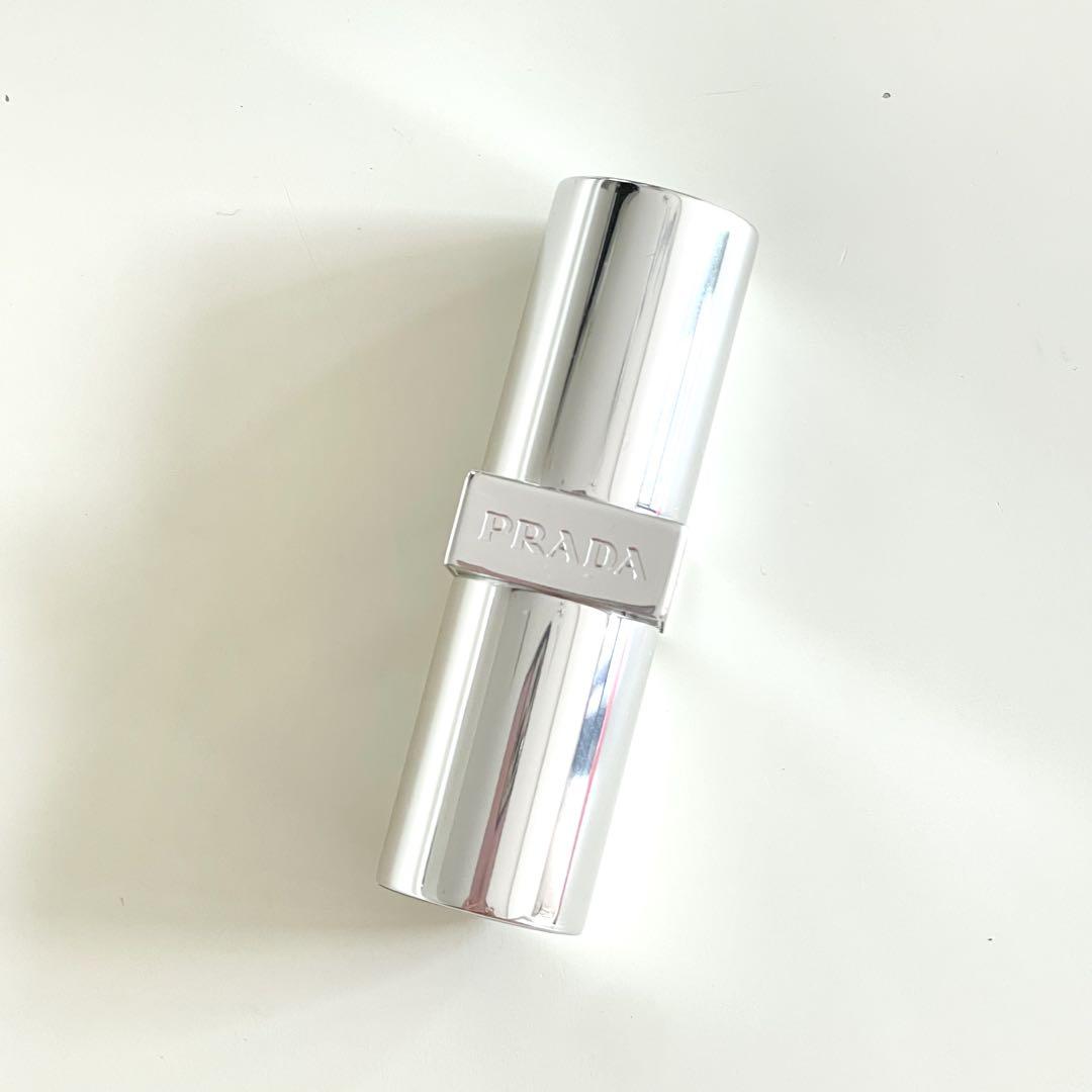 新品未使用⭐︎PRADA BEAUTY リップバーム　U000 ユニバーサル 試してみた】プラダ ライト グローイング リップバーム PRADA