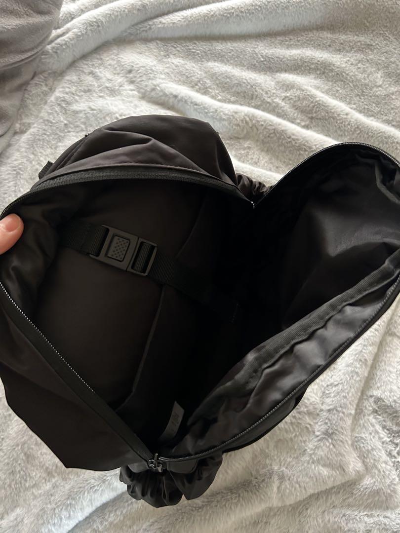 美品 emmi 撥水ギャザーバックパック 黒
