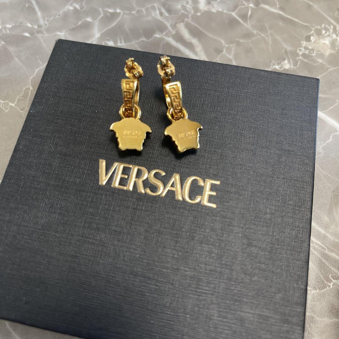 【VERSACE】 ゴールド ピアス メデューサ VERSACE ゴールド メデューサヘッド ピアス - メルカリ