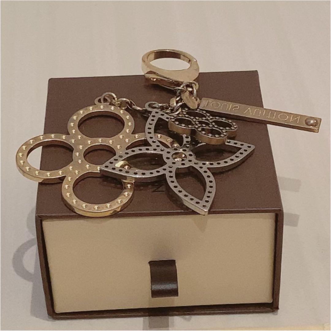 LOUIS VUITTON フラワービジューサック タパージュ バックチャーム