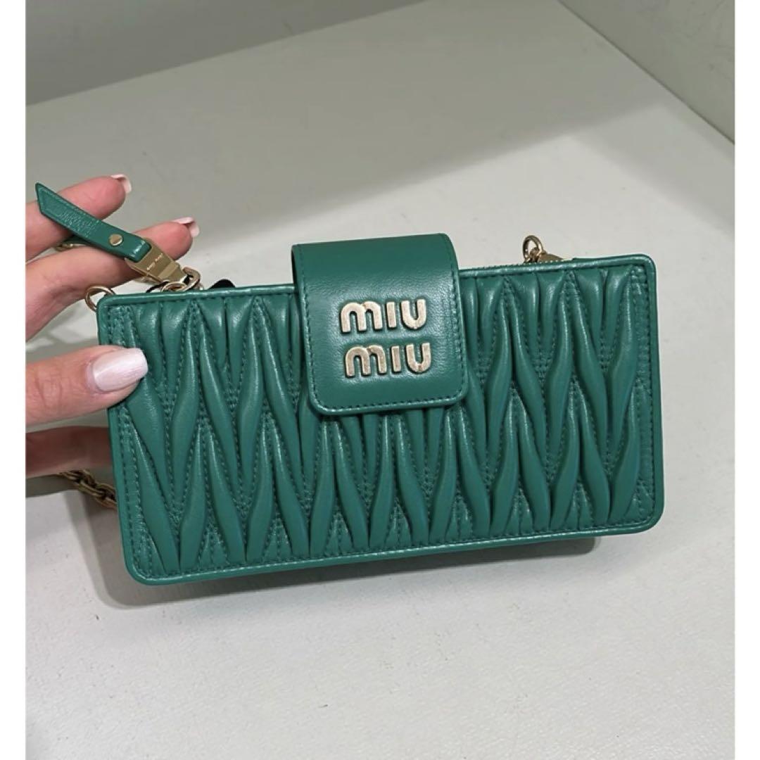 新品未使用 miumiu チェーンウォレット