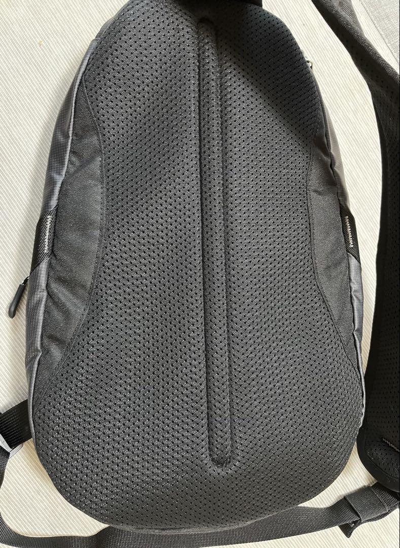 現行モデル　最安値　GREGORY スリングバッグ 8L ブラック　ほぼ未使用