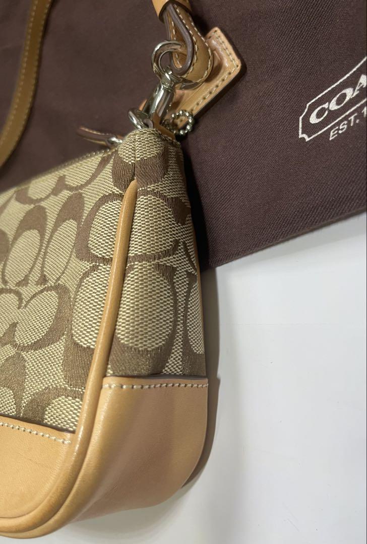 COACH ベージュ ポーチ 保存袋付き - メルカリ