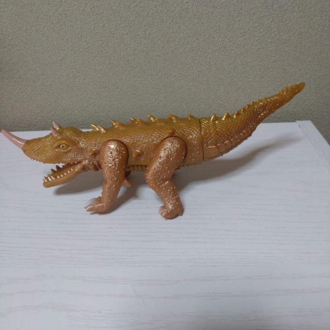 可愛いクリスマスツリーやギフトが! バンダイ バルゴン 大映大怪獣