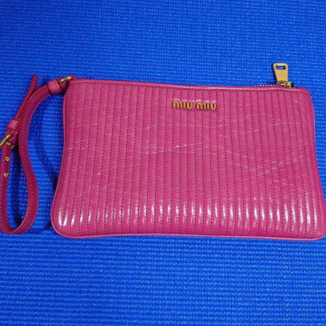 miu miu ピンク クラッチバッグ