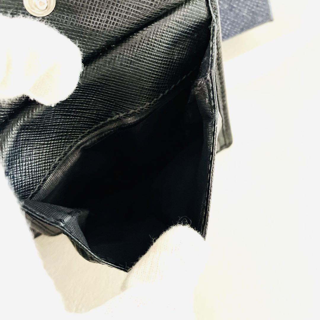 美品　プラダ　サフィアーノ　三角プレート　二つ折り財布　コンパクト　ロゴ　黒