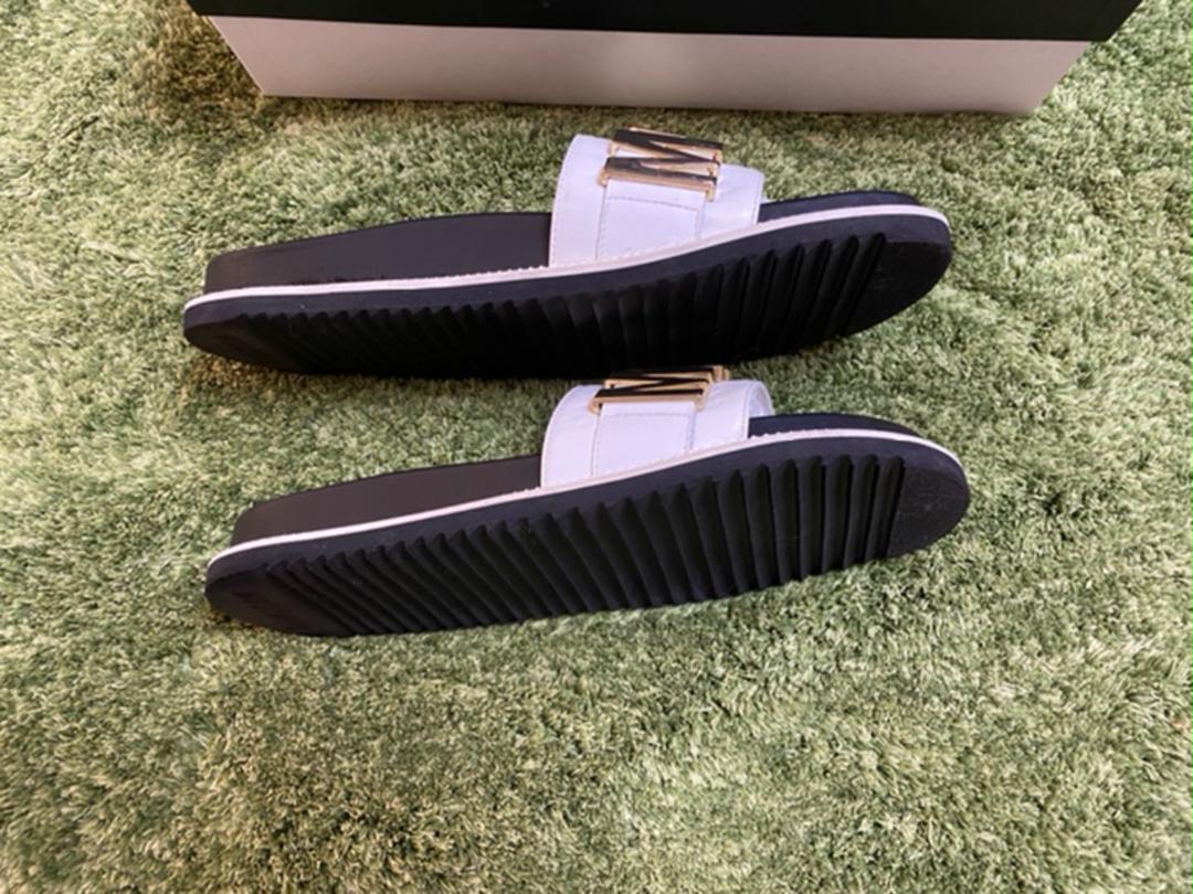ほぼ新品MOSCHINO モスキーノ　メンズ　サンダル　43 27
