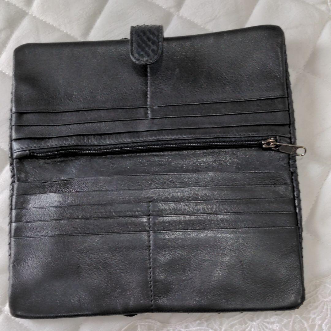 パイソンの黒色長財布