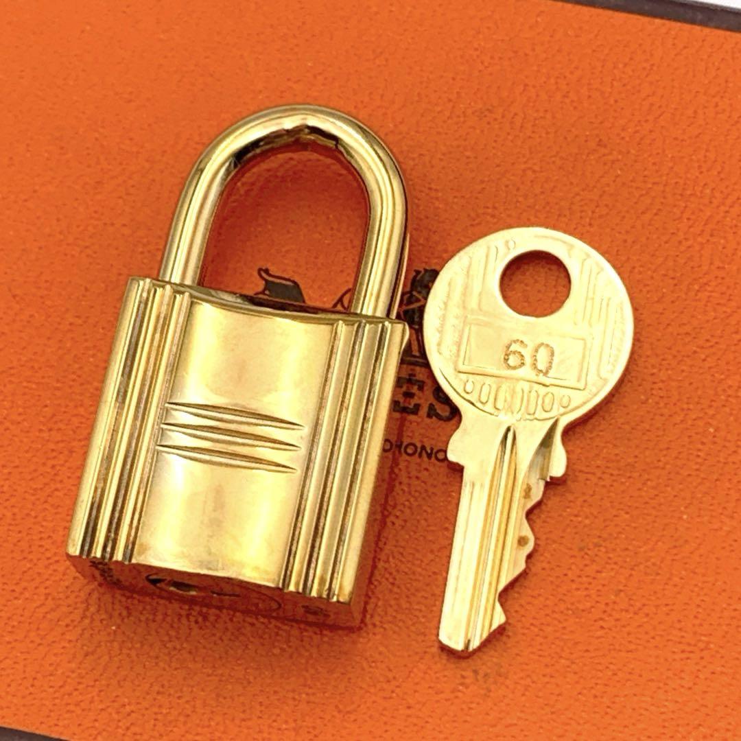 HERMES エルメス カデナ No.60 60 番 鍵付き 南京錠 HERMES エルメス カデナ 24Kメッキ No.60 60番 鍵付き - メルカリ