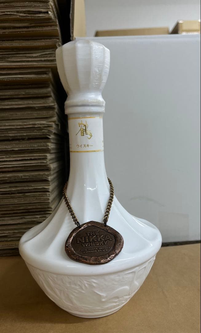 NIKKA 鶴ウイスキー 白陶器ボトル 750ml 43%