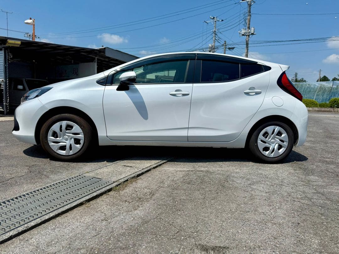 トヨタ　アクア　ハイブリッド　X