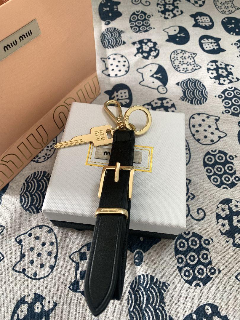 【MIU MIU】ミュウミュウ ロゴ キーホルダー