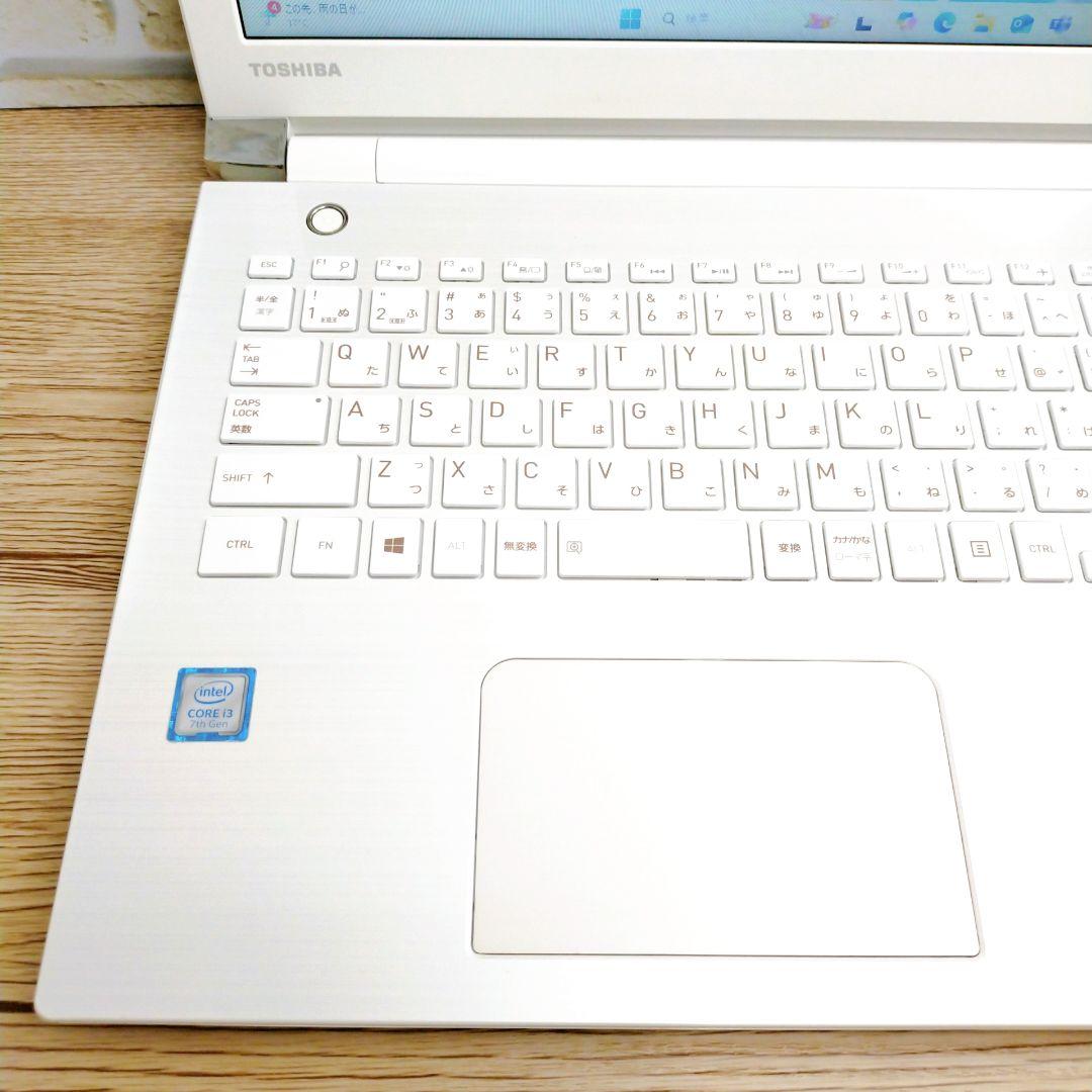 【極上美品】Windows11✨️新品SSD♥薄型ノートパソコン✨カメラ付き 必ず確認下さい！Windows11✨️新品SSD♥薄型ノートパソコン