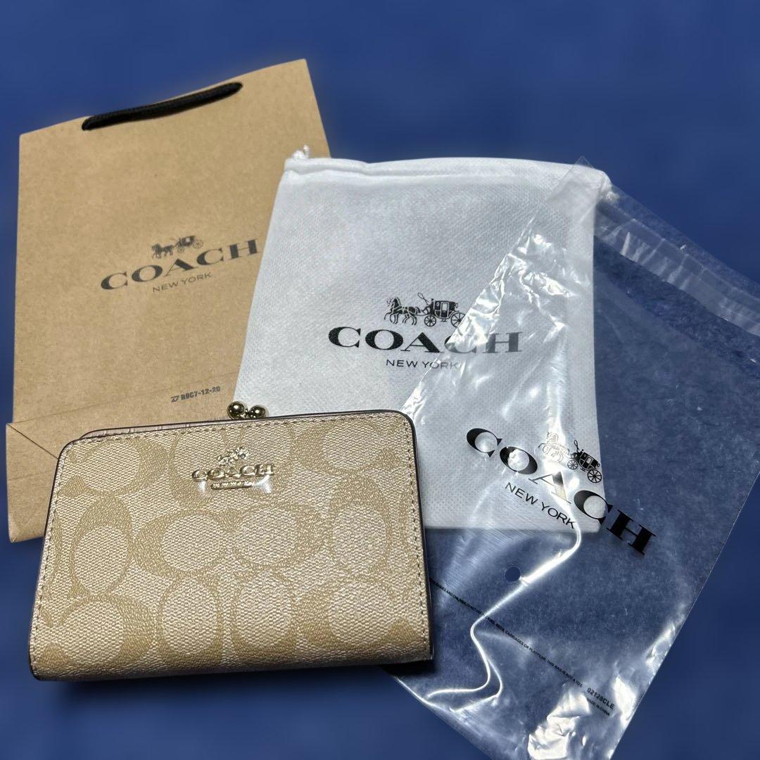 新品コーチ　２つ折り財布　がま口小銭入れ　送料無料