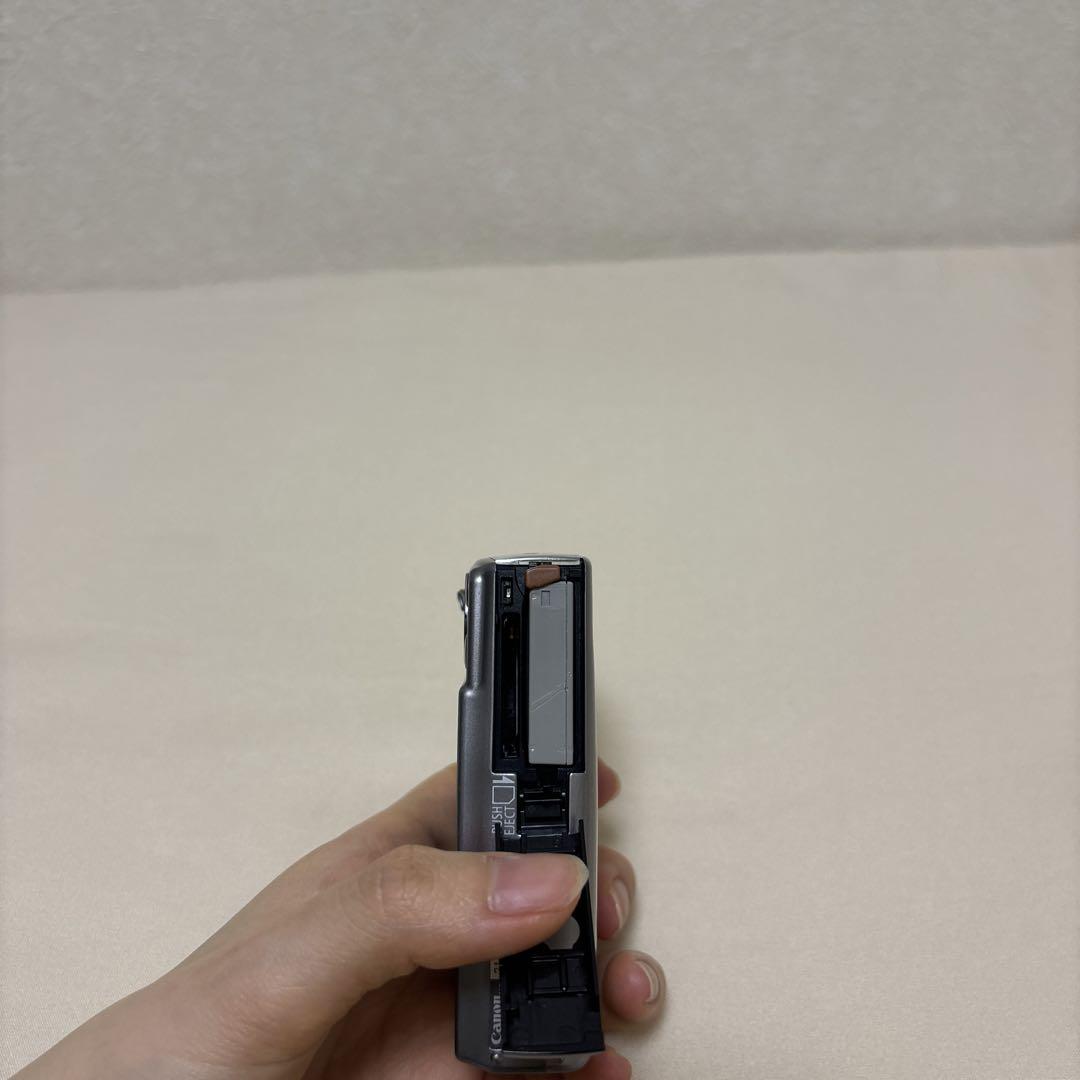 CANON IXYシルバー デジタルカメラ