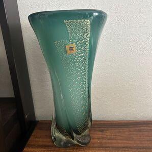 グリーン陶瓷花瓶 波状デザイン