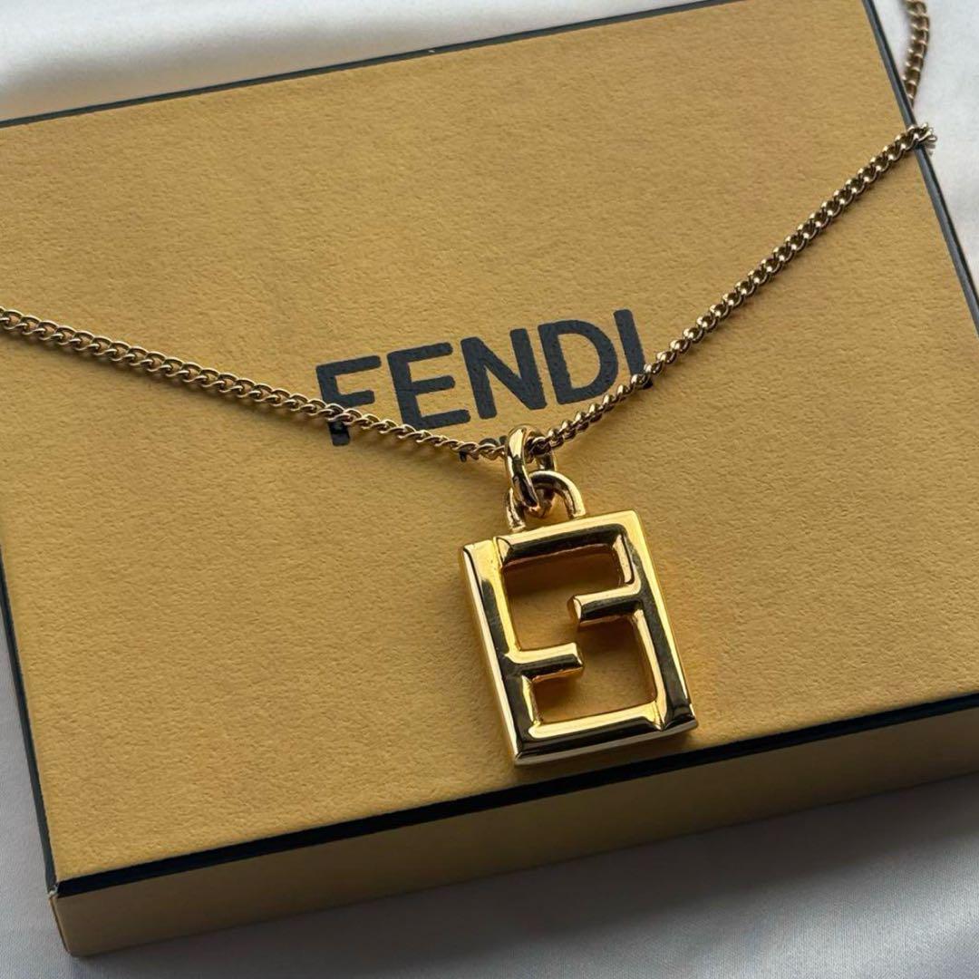 社外チェーン】 FENDI フェンディ ネックレス ゴールド FF