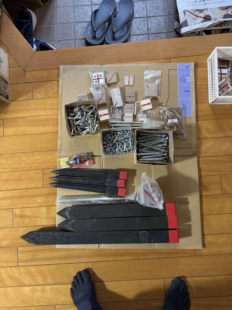 金属製四角形プレート多数