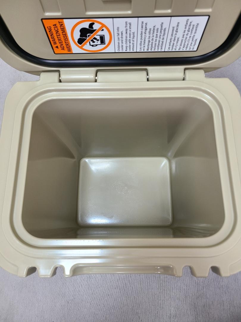 セール新品 YETI Roadie 24 Hard cooler 色 タン R5hNd-m72114708034 定番100%新品