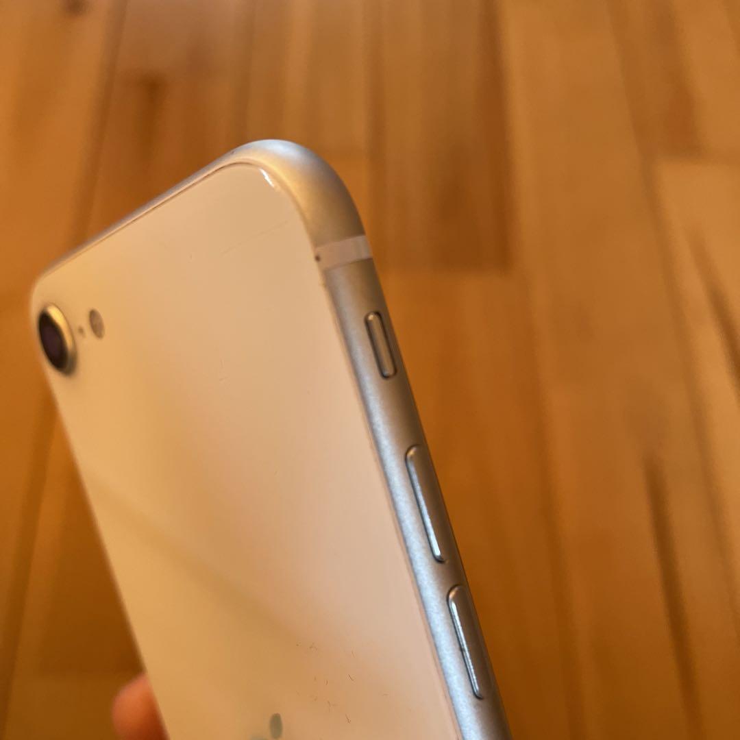 iPhone SE. 64GB (第2世代) ホワイト Amazon | 【整備済み品】 Apple iPhone SE（第2世代） 64GB