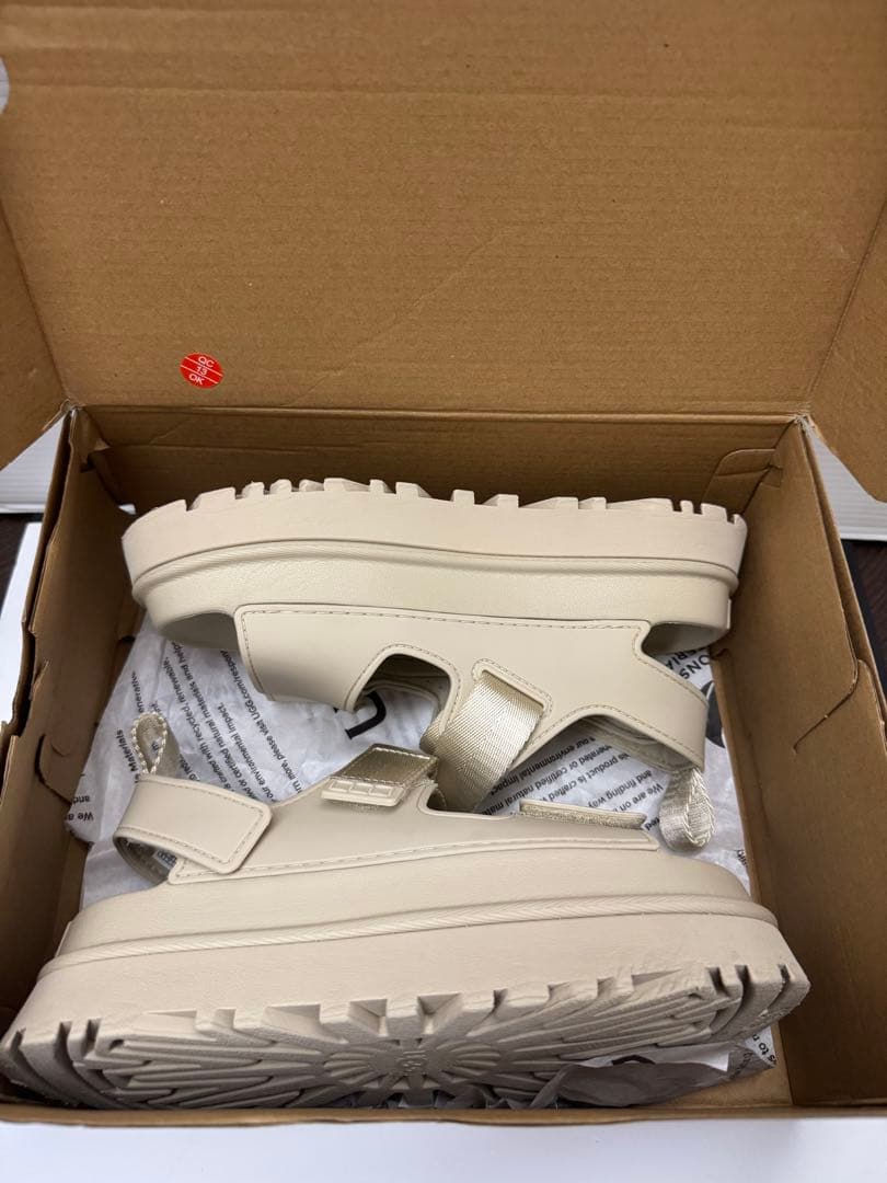 【美品】UGG ゴールデングロウ サンダル 23cm 【美品】UGG ゴールデングロウ サンダル 23cm