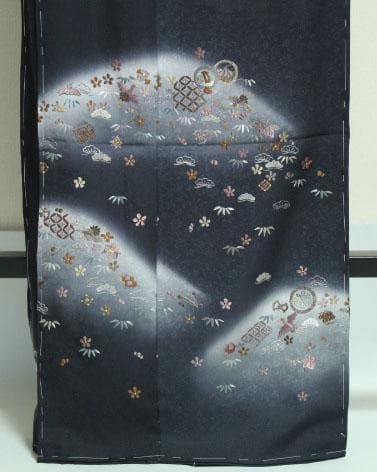 正絹 刺繍 暈し 訪問着 黒地 宝尽くし柄 地織生地 未仕立 正絹 刺繍 暈し 訪問着 黒地 宝尽くし柄 地織生地 未仕立
