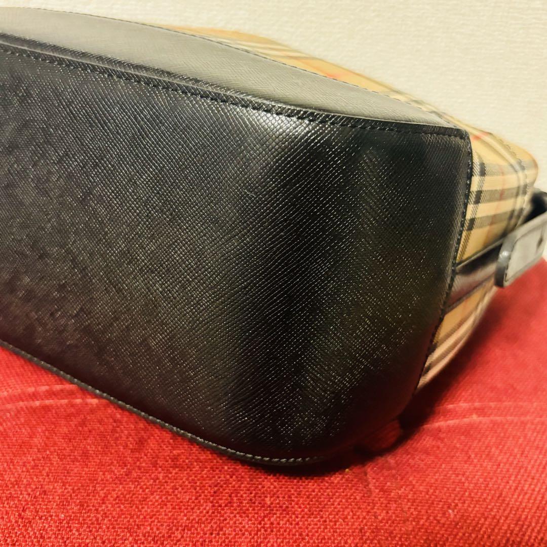 【美品】Burberry ワンショルダー ハンドバッグ ノバチェック チャーム 美品】BURBERRY ワンショルダーバッグ ノバチェック チャーム