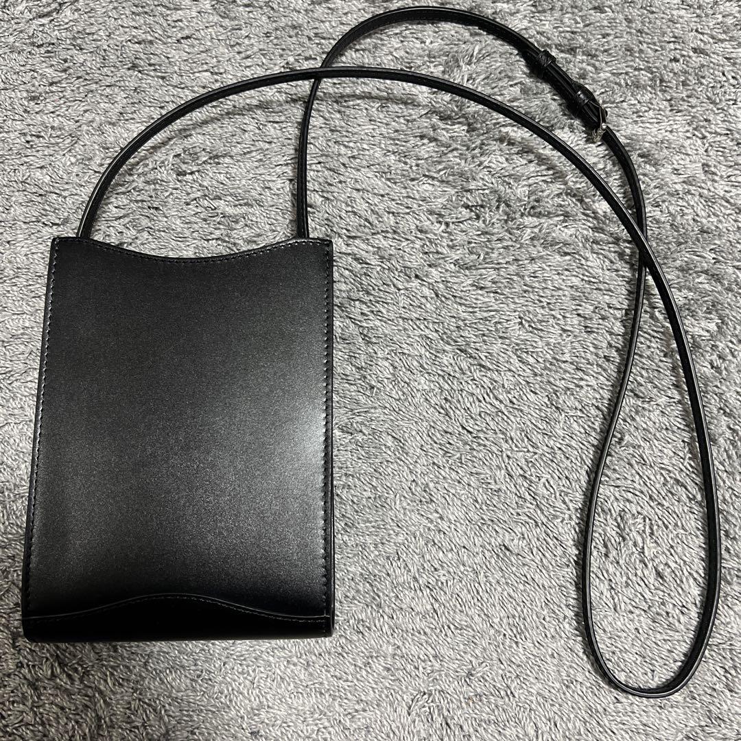 A.P.C. スマホショルダーバッグ 黒 レザー