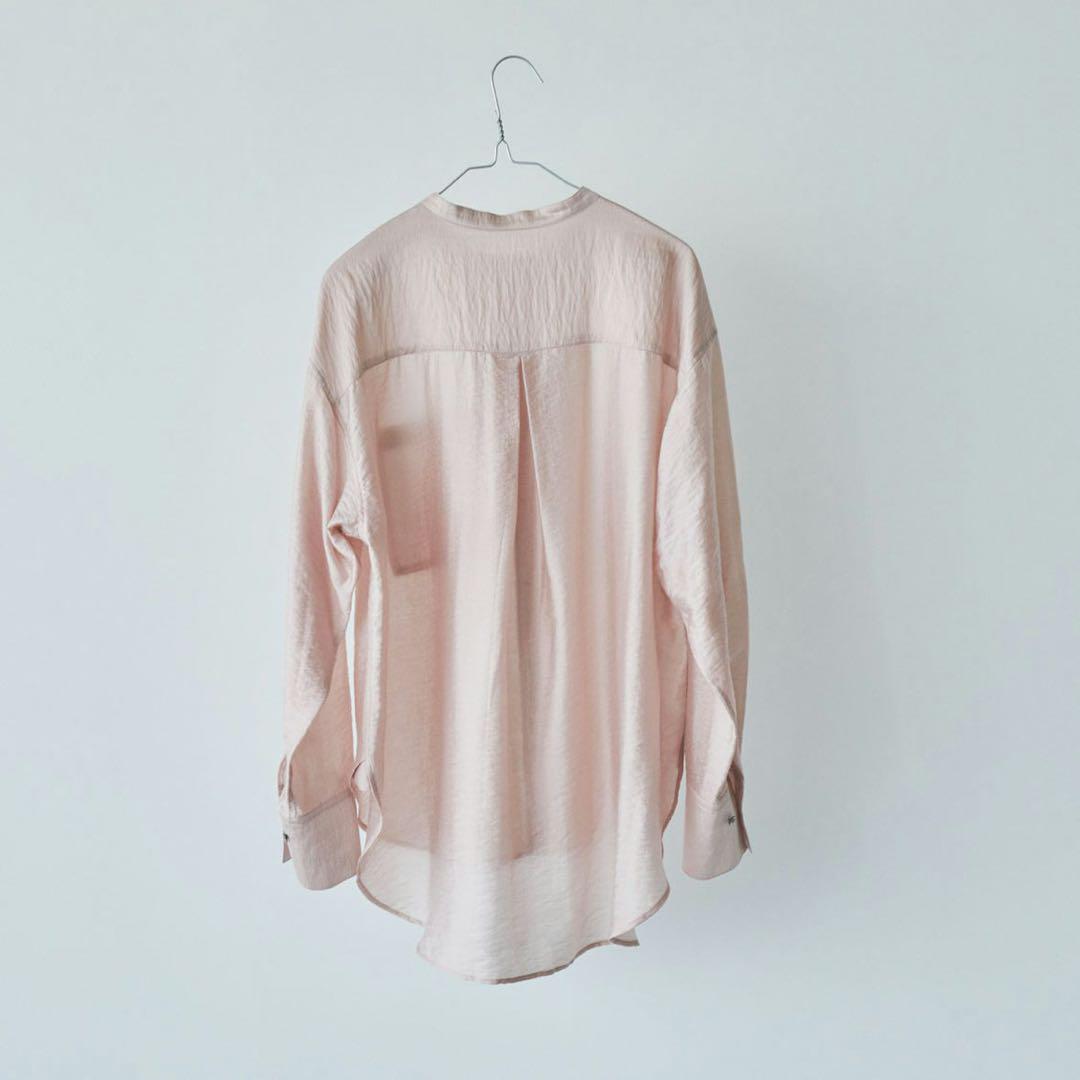 北欧暮らしの道具店 【24AW】とろんと光って揺れる シアーな羽織りブラウス