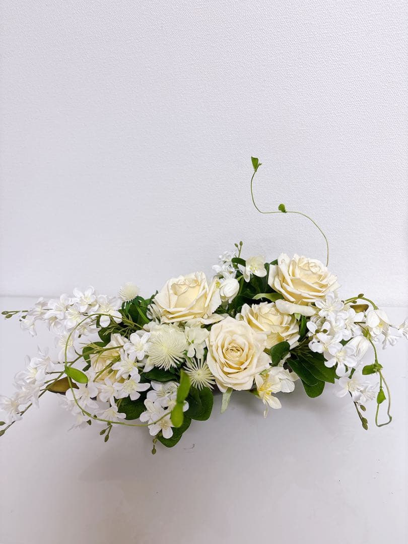 スタイリッシュなバラのホワイトアレンジメント アーティフィシャルフラワー新品、♥ YUZUMIYA_COM