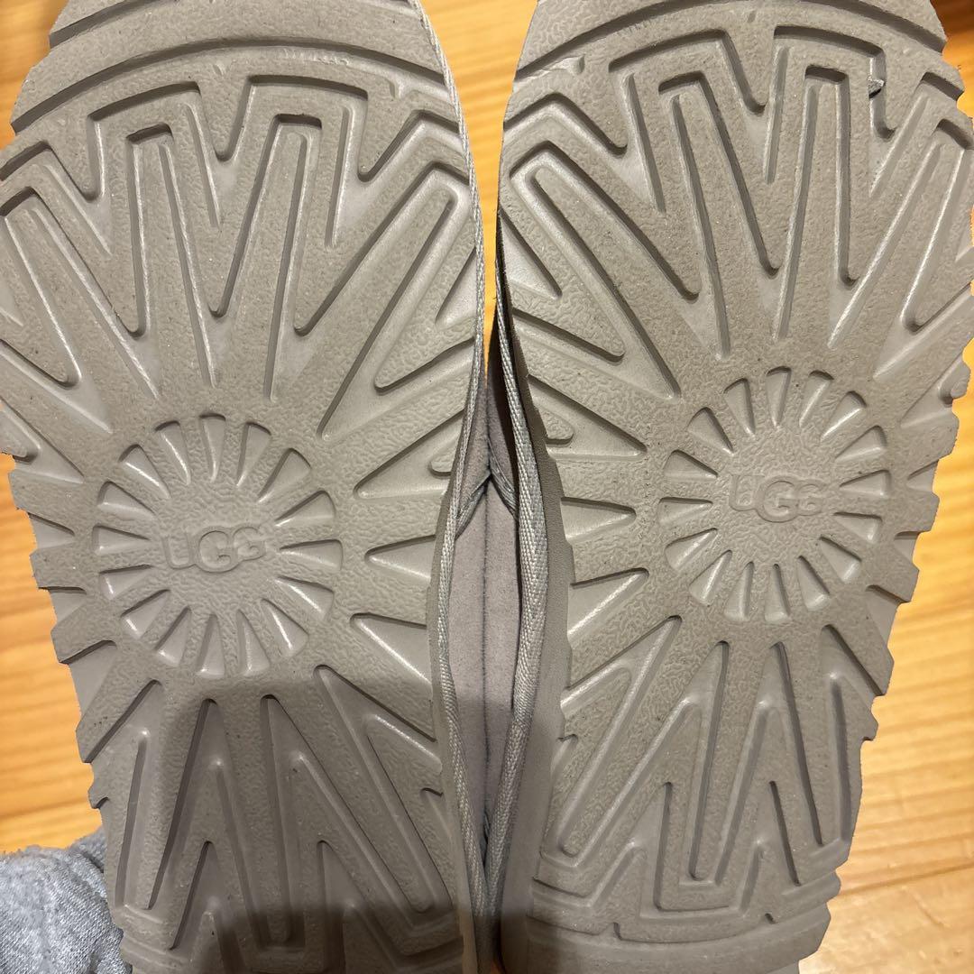 UGG