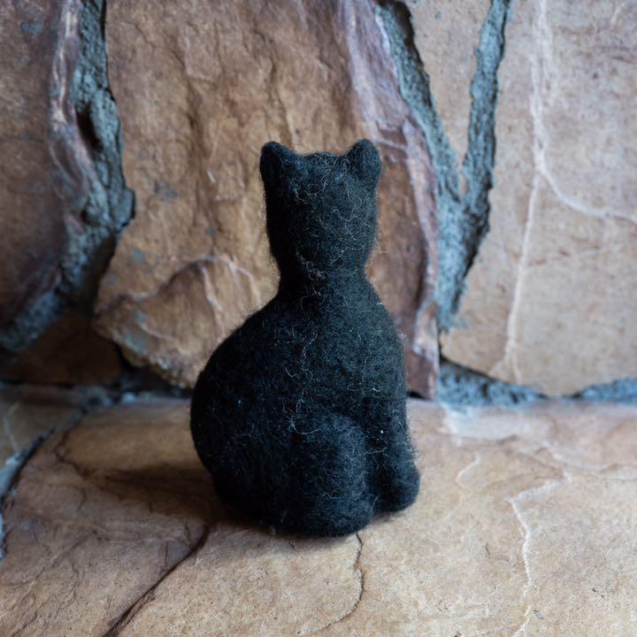 羊毛フェルト 黒猫 クロネコ ジジ オブジェ マスコット 手作り 猫 ネコ メルカリ