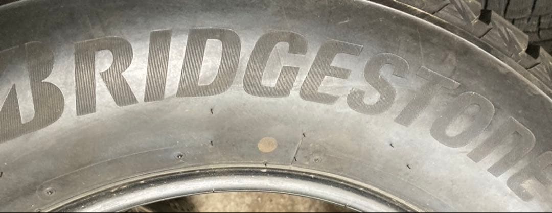 BRIDGESTONE 285/60R18 21年製 冬タイヤ 【ホ-3 ④】 BRIDGESTONE 285/60R18 21年製 冬タイヤ 【ホ-3 ④】
