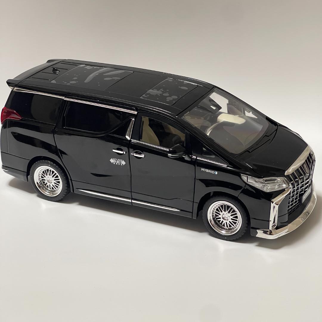 ALPHARD ホワイト ミニカー１：18　 黒