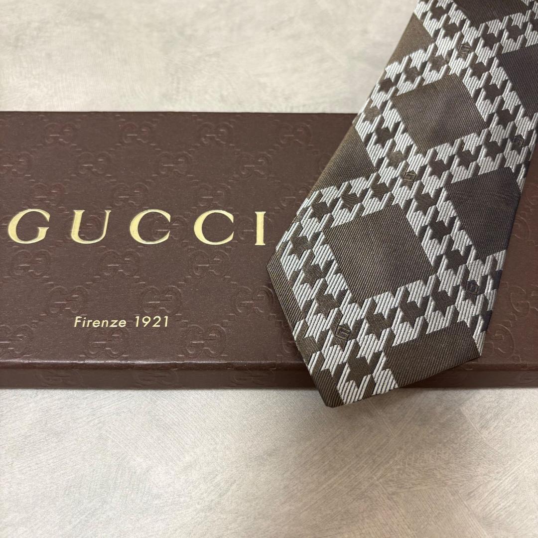 【新品】グッチ GUCCI 千鳥格子 トラックパンツ ニット　カシミア　シルク GUCCI グッチ GG柄 Vネックニット セーター グリーン 20SS